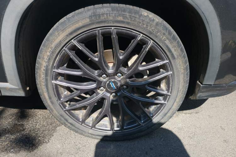 Used CHANGAN OSHAN X5 2021 1.5T DCT Prestige Edition Right Front Wheel Hub