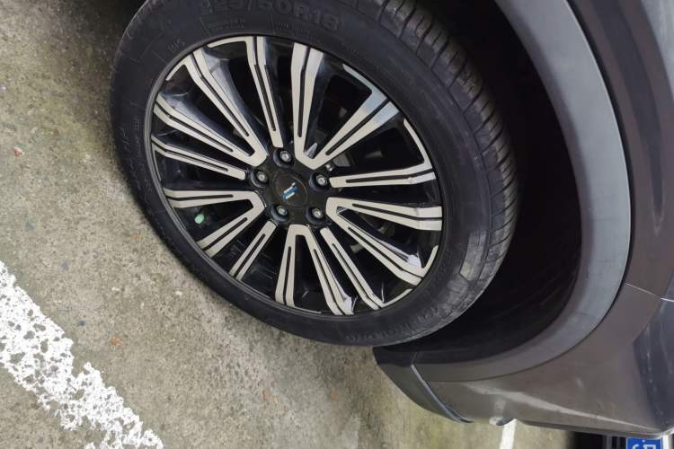Used CHANGAN OSHAN X5 2021 1.5T DCT Prestige Edition Right Front Wheel Hub