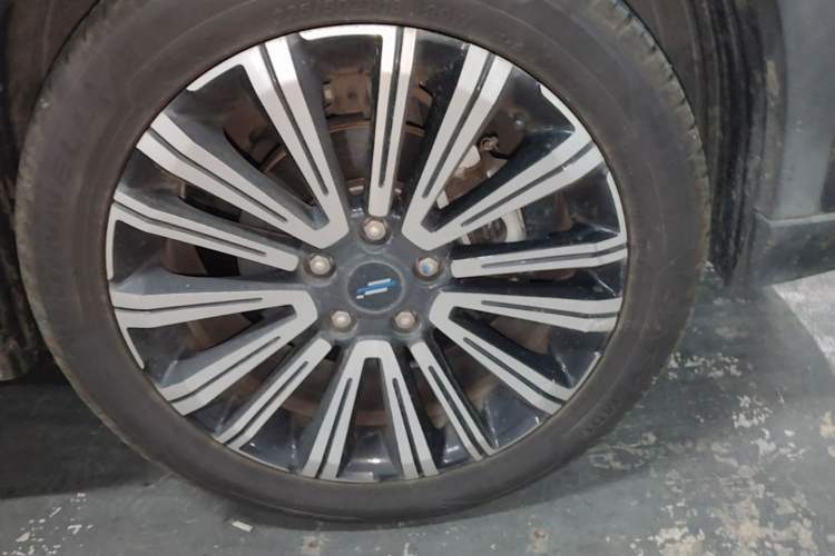Used CHANGAN OSHAN X5 2021 1.5T DCT Prestige Edition Right Front Wheel Hub