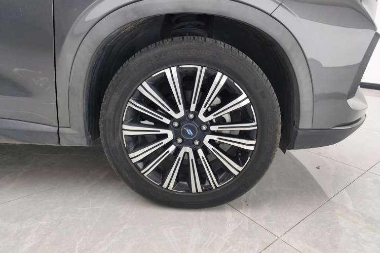 Used CHANGAN OSHAN X5 2021 1.5T DCT Prestige Edition Right Front Wheel Hub