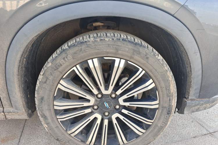 Used CHANGAN OSHAN X5 2021 1.5T DCT Prestige Edition Right Front Wheel Hub