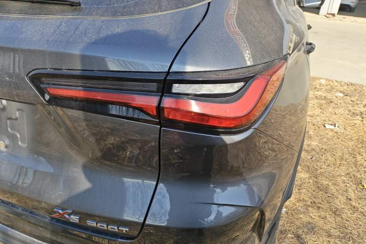Used CHANGAN OSHAN X5 2021 Revised Version 1.5T DCT Luxury Edition Right Rear Taillight