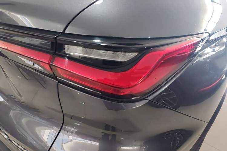 Used CHANGAN OSHAN X5 2021 1.5T DCT Prestige Edition Right Rear Taillight