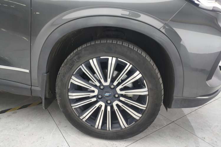Used CHANGAN OSHAN X5 2021 1.5T DCT Prestige Edition Right Rear Wheel Hub