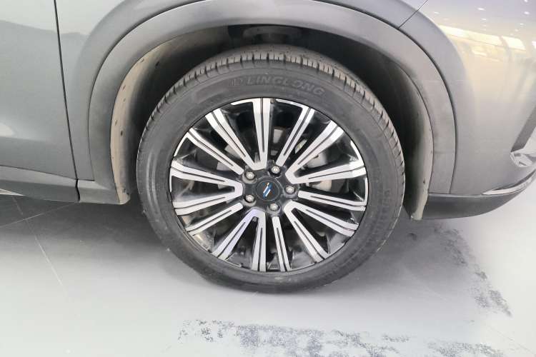 Used CHANGAN OSHAN X5 2021 1.5T DCT Prestige Edition Right Rear Wheel Hub