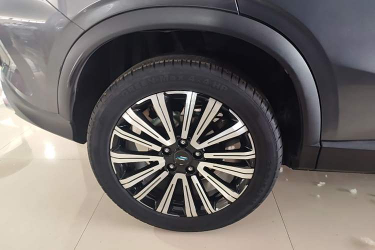 Used CHANGAN OSHAN X5 2021 1.5T DCT Prestige Edition Right Rear Wheel Hub
