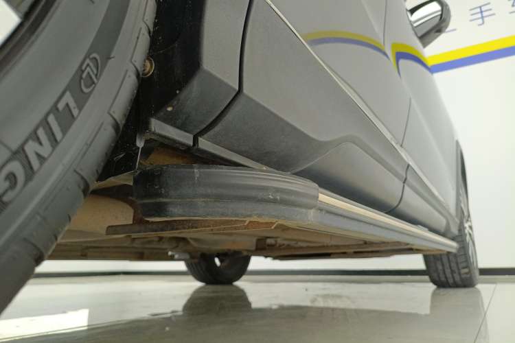 Used CHANGAN OSHAN X5 2021 1.5T DCT Flagship Edition Right Side Sill