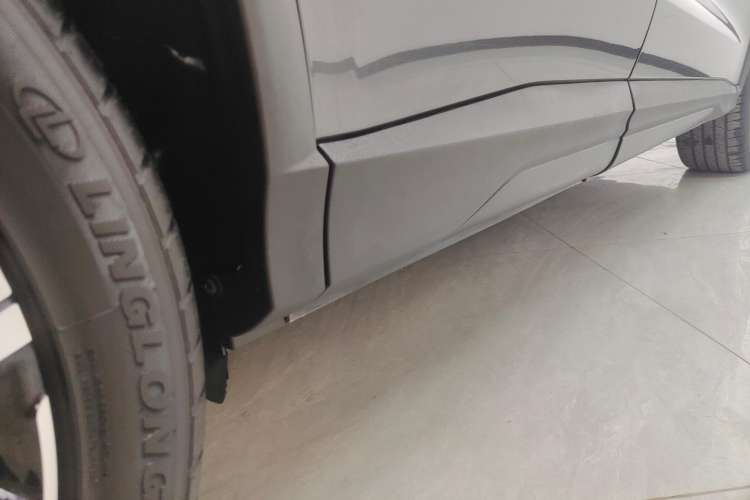 Used CHANGAN OSHAN X5 2021 Revised Version 1.5T DCT Luxury Edition Right Side Sill