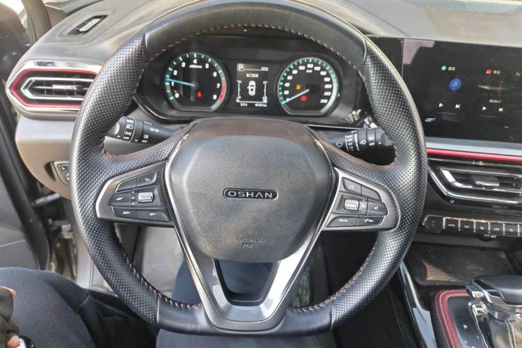 Used CHANGAN OSHAN X5 2021 Revised Version 1.5T DCT Luxury Edition Steering Wheel