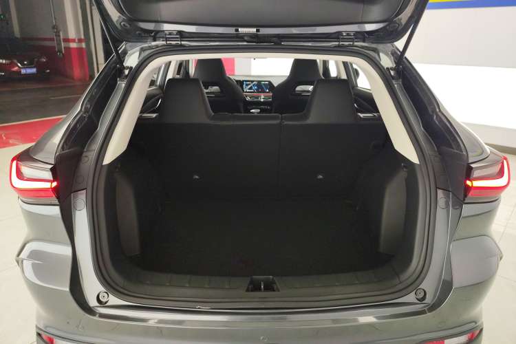 Used CHANGAN OSHAN X5 2021 1.6L CVT Luxury Model Trunk