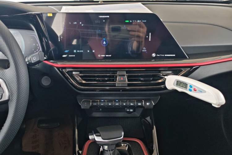 Used CHANGAN OSHAN X5 2021 1.5T DCT Prestige Edition Audio And AC Panel