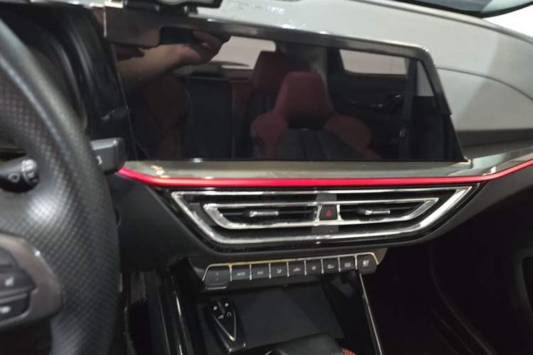 Used CHANGAN OSHAN X5 2021 1.5T DCT Prestige Edition Audio And AC Panel