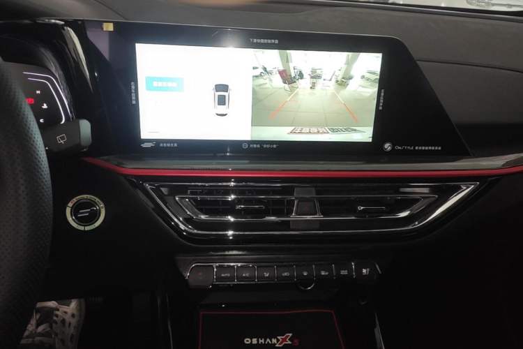 Used CHANGAN OSHAN X5 2021 1.5T DCT Prestige Edition Audio And AC Panel