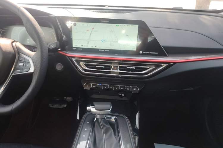 Used CHANGAN OSHAN X5 2021 1.6L CVT Luxury Model Audio And AC Panel