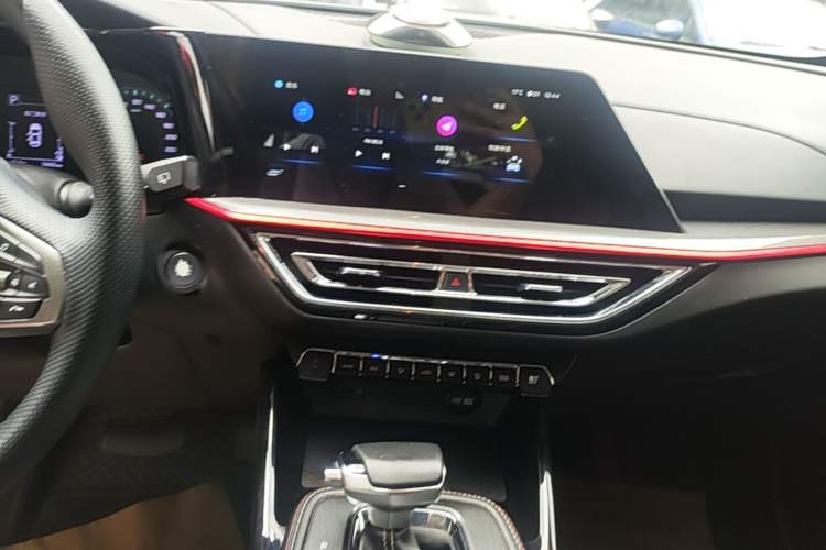 Used CHANGAN OSHAN X5 2021 Revised Version 1.5T DCT Luxury Edition Audio And AC Panel