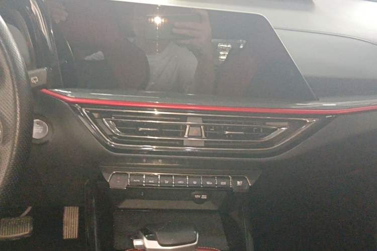 Used CHANGAN OSHAN X5 2021 1.5T DCT Prestige Edition Audio And AC Panel