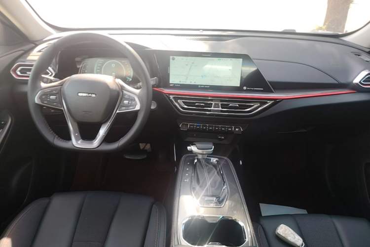 Used CHANGAN OSHAN X5 2021 1.6L CVT Luxury Model Center Console
