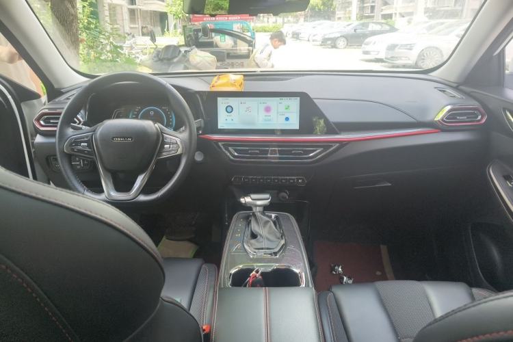 Used CHANGAN OSHAN X5 2021 1.6L CVT Luxury Model Center Console