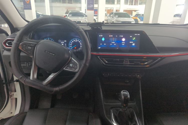 Used CHANGAN OSHAN X5 2021 Revised Version 1.6L Manual Luxury Edition Center Console