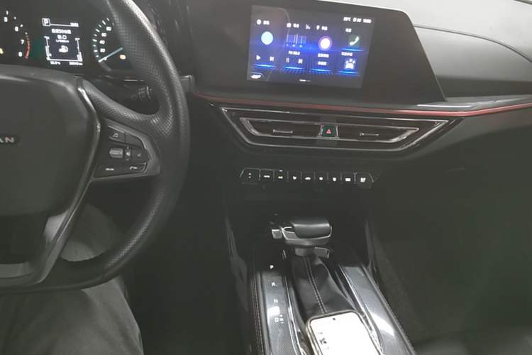 Used CHANGAN OSHAN X5 2021 1.6L CVT Comfort Model Center Console