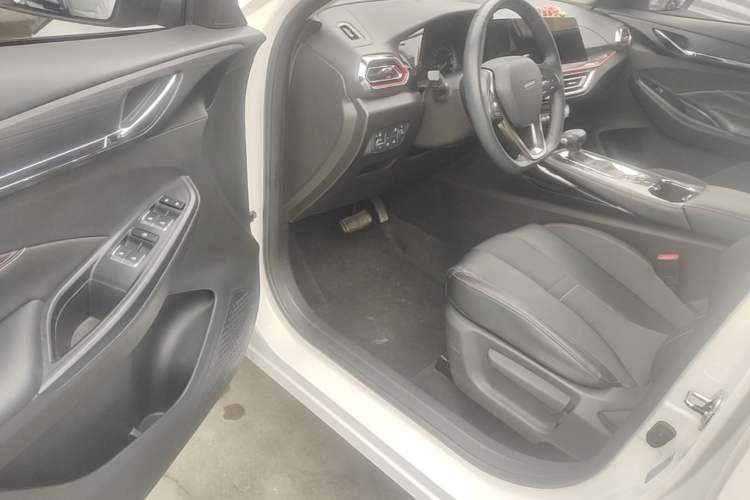 Used CHANGAN OSHAN X5 2021 Revised Version 1.5T DCT Luxury Edition Driver Seat