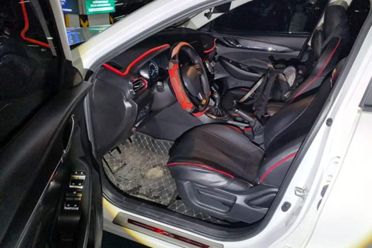 Used CHANGAN OSHAN X5 2021 Revised Version 1.6L Manual Luxury Edition Driver Seat