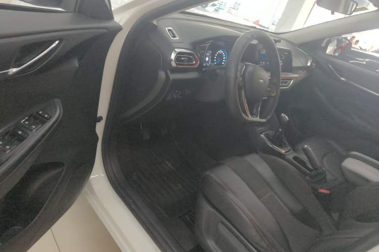 Used CHANGAN OSHAN X5 2021 Revised Version 1.6L Manual Luxury Edition Driver Seat
