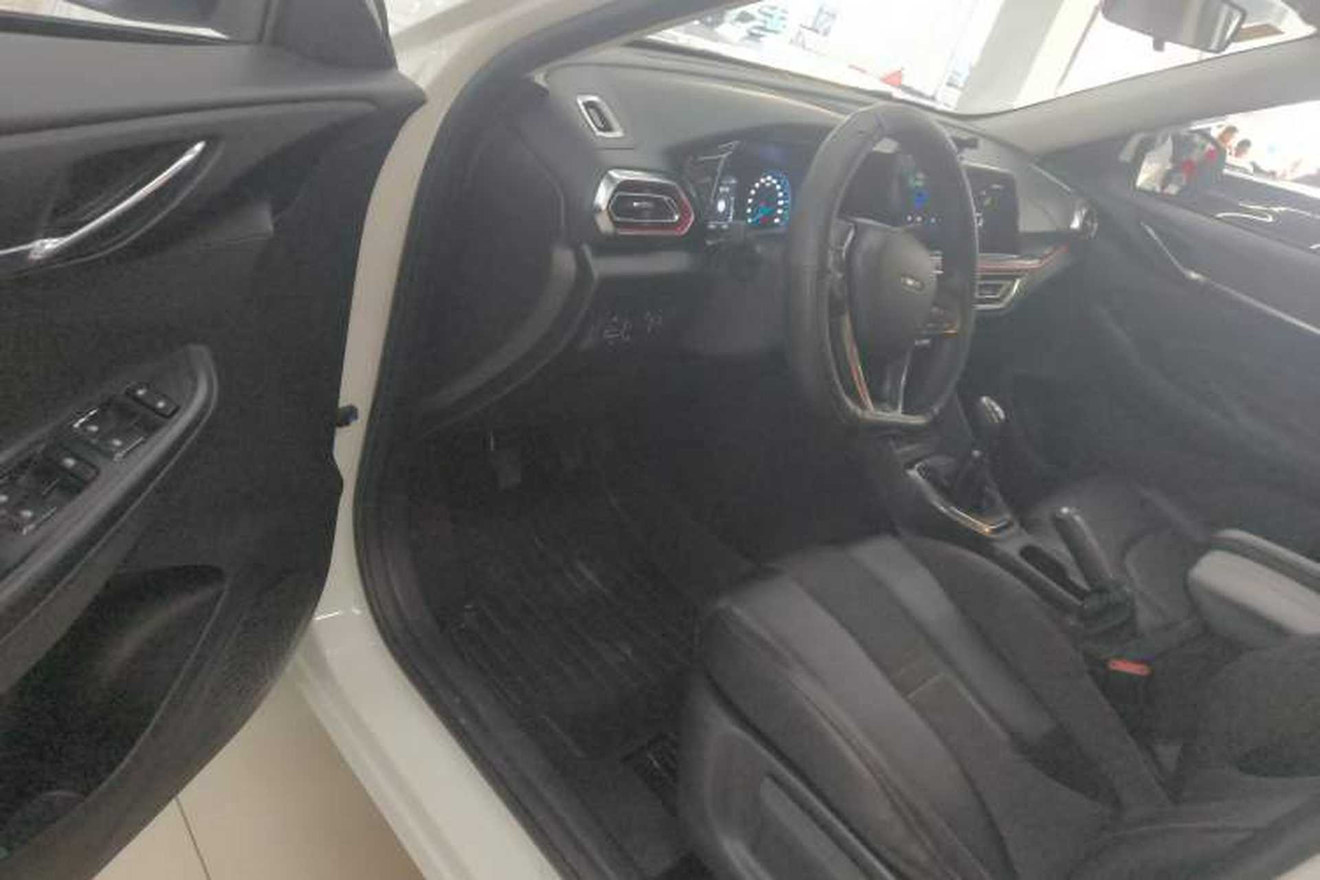Used CHANGAN OSHAN X5 2021 Revised Version 1.6L Manual Luxury Edition Driver Seat