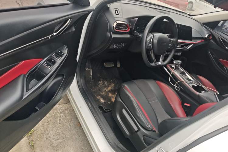 Used CHANGAN OSHAN X5 2021 Revised Version 1.5T DCT Luxury Edition Driver Seat