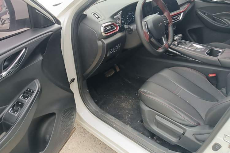 Used CHANGAN OSHAN X5 2021 Revised Version 1.5T DCT Luxury Edition Driver Seat
