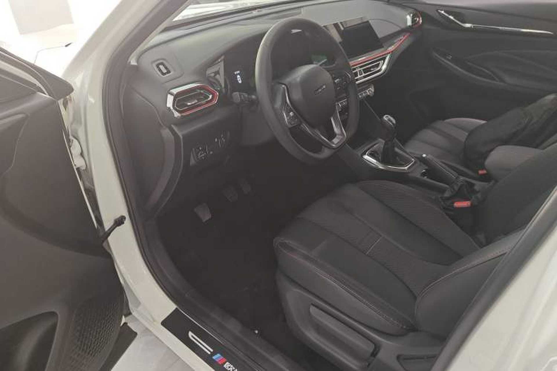Used CHANGAN OSHAN X5 2021 Revised Version 1.6L Manual Luxury Edition Driver Seat