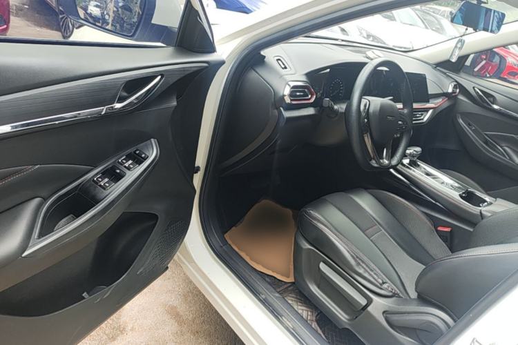Used CHANGAN OSHAN X5 2021 Revised Version 1.5T DCT Luxury Edition Driver Seat