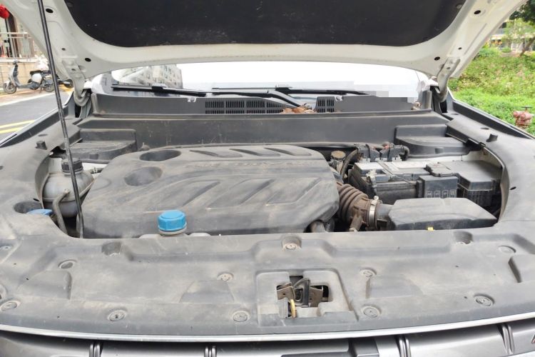 Used CHANGAN OSHAN X5 2021 Revised Version 1.5T DCT Luxury Edition Engine Bay
