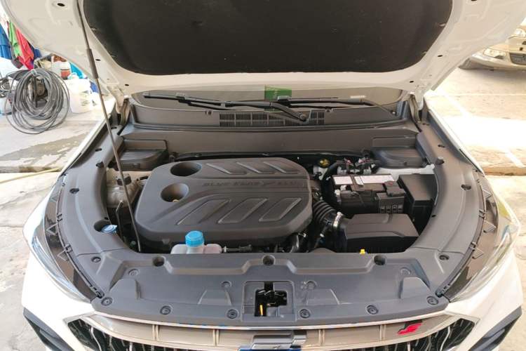 Used CHANGAN OSHAN X5 2021 1.5T DCT Prestige Edition Engine Bay