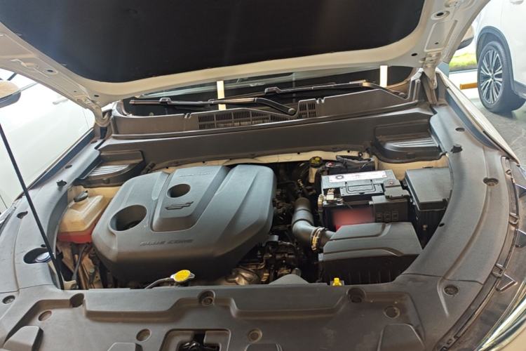 Used CHANGAN OSHAN X5 2021 1.6L CVT Luxury Model Engine Bay