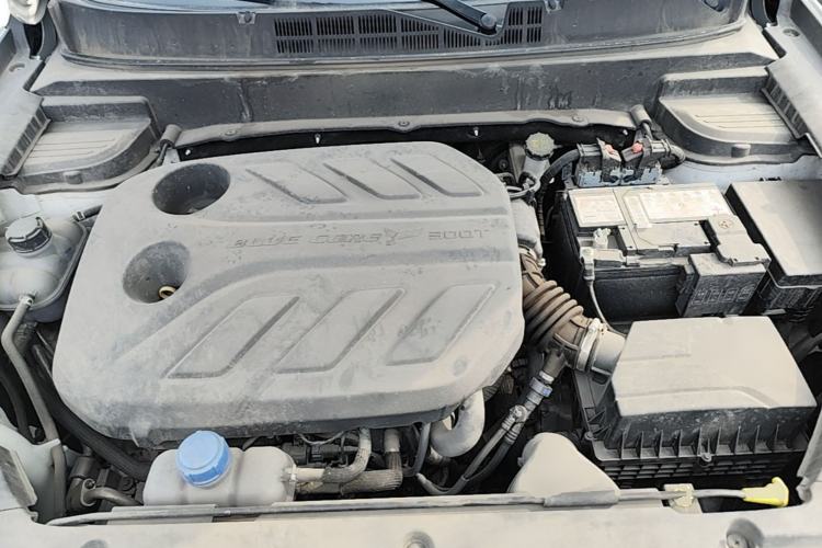 Used CHANGAN OSHAN X5 2021 Revised Version 1.5T DCT Luxury Edition Engine Bay