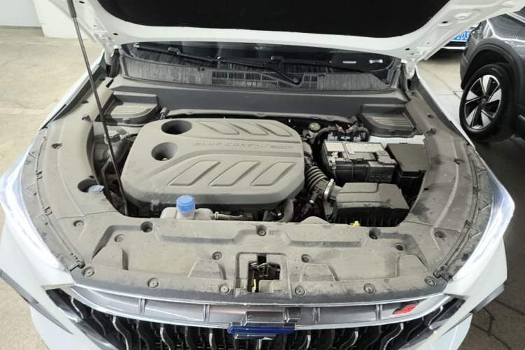 Used CHANGAN OSHAN X5 2021 Revised Version 1.5T DCT Luxury Edition Engine Bay