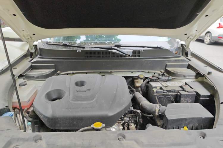 Used CHANGAN OSHAN X5 2021 1.6L CVT Luxury Model Engine Bay