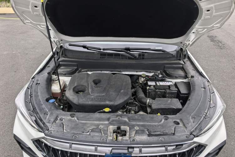 Used CHANGAN OSHAN X5 2021 1.6L CVT Luxury Model Engine Bay