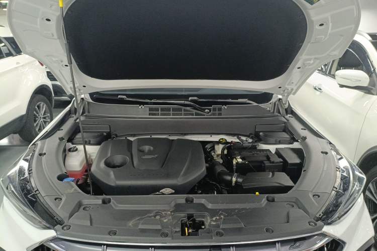 Used CHANGAN OSHAN X5 2021 1.6L CVT Luxury Model Engine Bay
