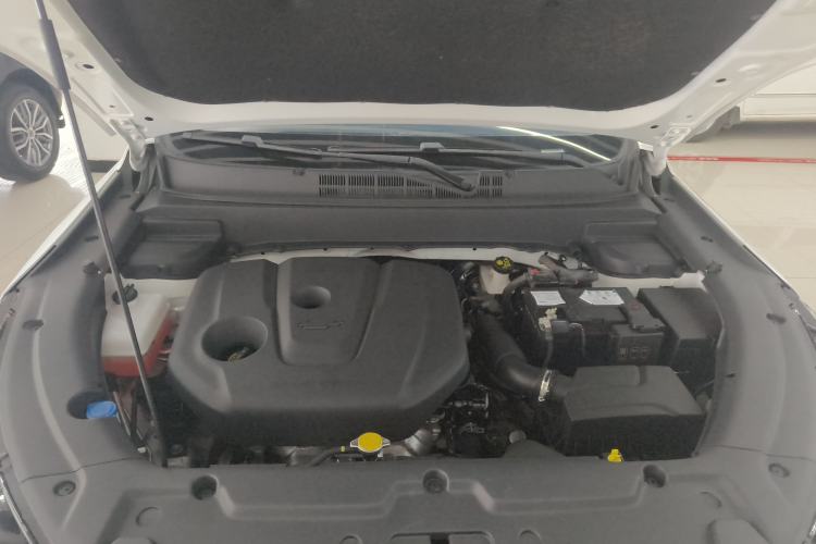 Used CHANGAN OSHAN X5 2021 Revised Version 1.6L Manual Luxury Edition Engine Bay