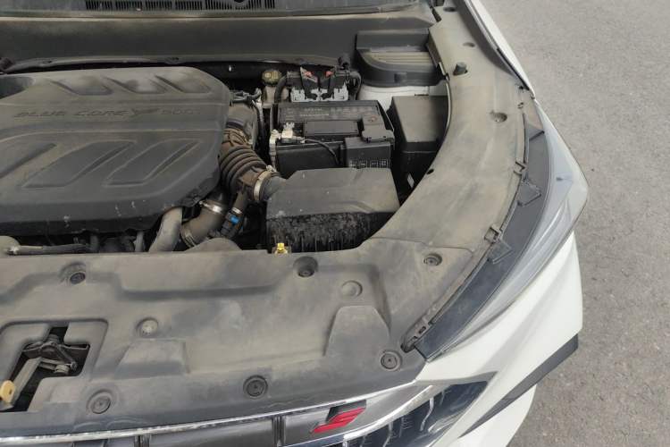 Used CHANGAN OSHAN X5 2021 1.5T DCT Luxury Edition Engine Bay Left