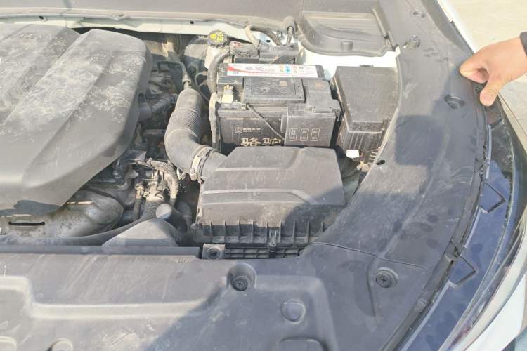 Used CHANGAN OSHAN X5 2021 1.6L CVT Luxury Model Engine Bay Left