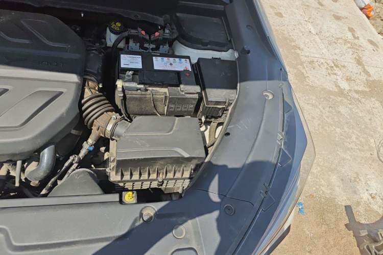 Used CHANGAN OSHAN X5 2021 Revised Version 1.5T DCT Luxury Edition Engine Bay Left