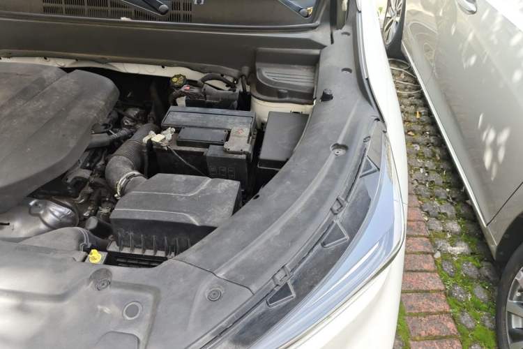 Used CHANGAN OSHAN X5 2021 1.6L CVT Flagship Model Engine Bay Left