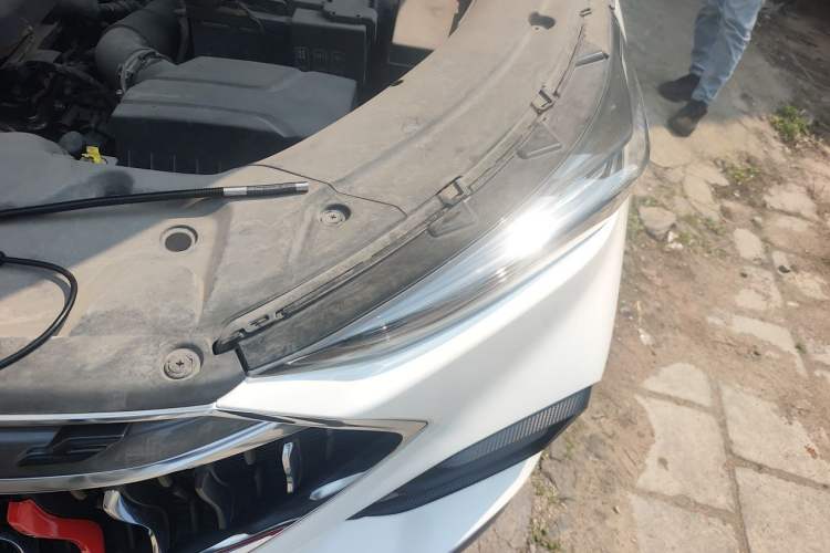 Used CHANGAN OSHAN X5 2021 1.6L CVT Luxury Version Engine Bay Left