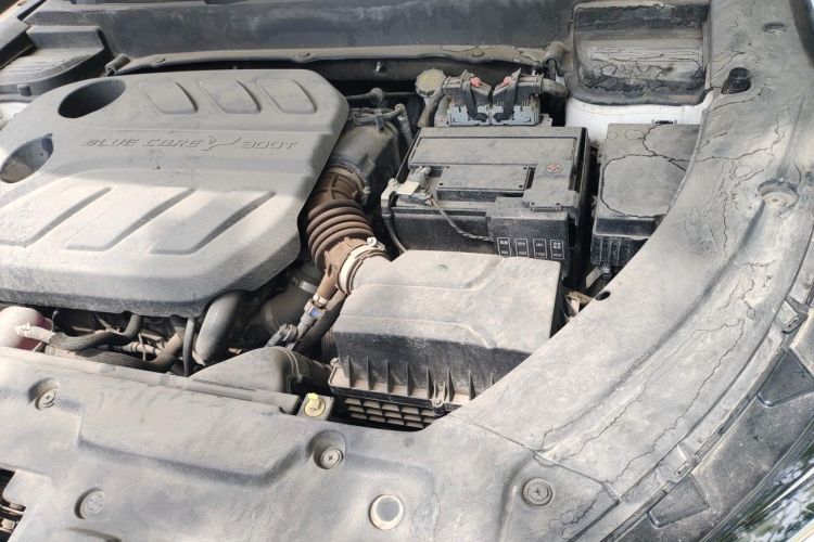 Used CHANGAN OSHAN X5 2021 1.5T DCT Flagship Edition Engine Bay Left