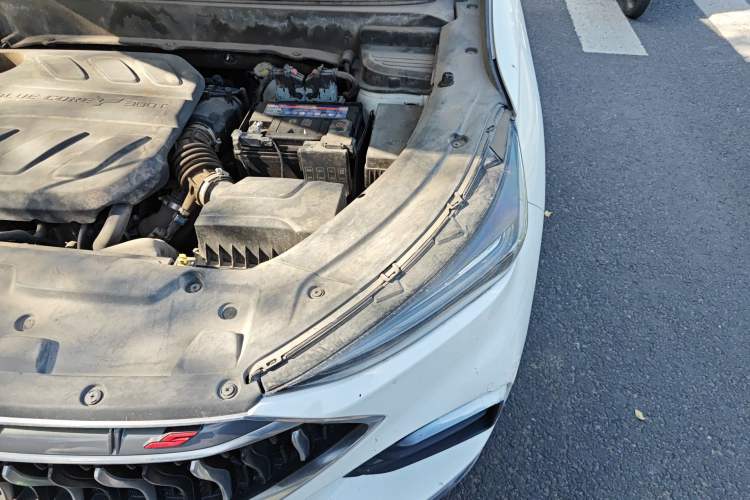 Used CHANGAN OSHAN X5 2021 1.5T DCT Prestige Edition Engine Bay Left
