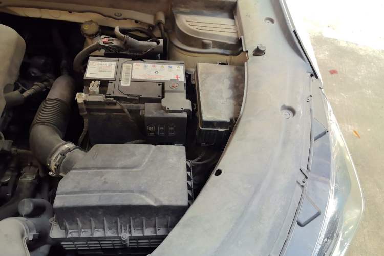 Used CHANGAN OSHAN X5 2021 1.6L CVT Luxury Version Engine Bay Left