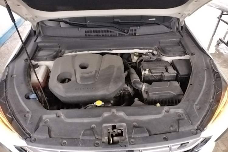 Used CHANGAN OSHAN X5 2021 1.6L CVT Luxury Model Engine Bay